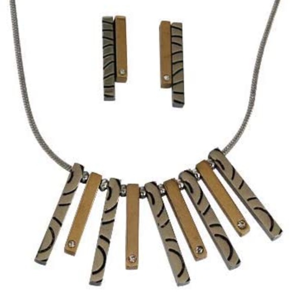 Stainless Steel Necklace with Matching Earrings - Picture 3 of 3